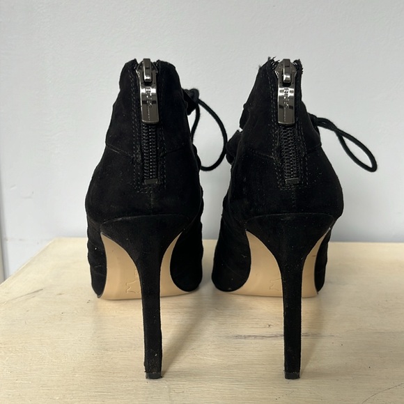 BCBGenerarion cut out lace up open toe sandals black suede size 8 - Picture 4 of 5